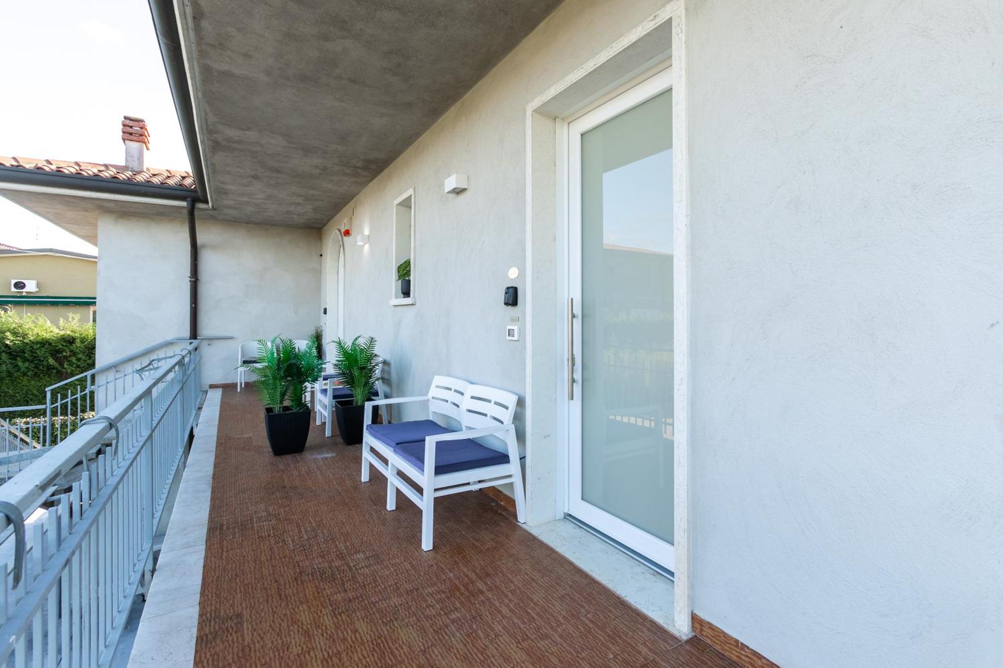 Ferienwohnung Blu Sky Garda Castelnuovo del Garda Exterior foto